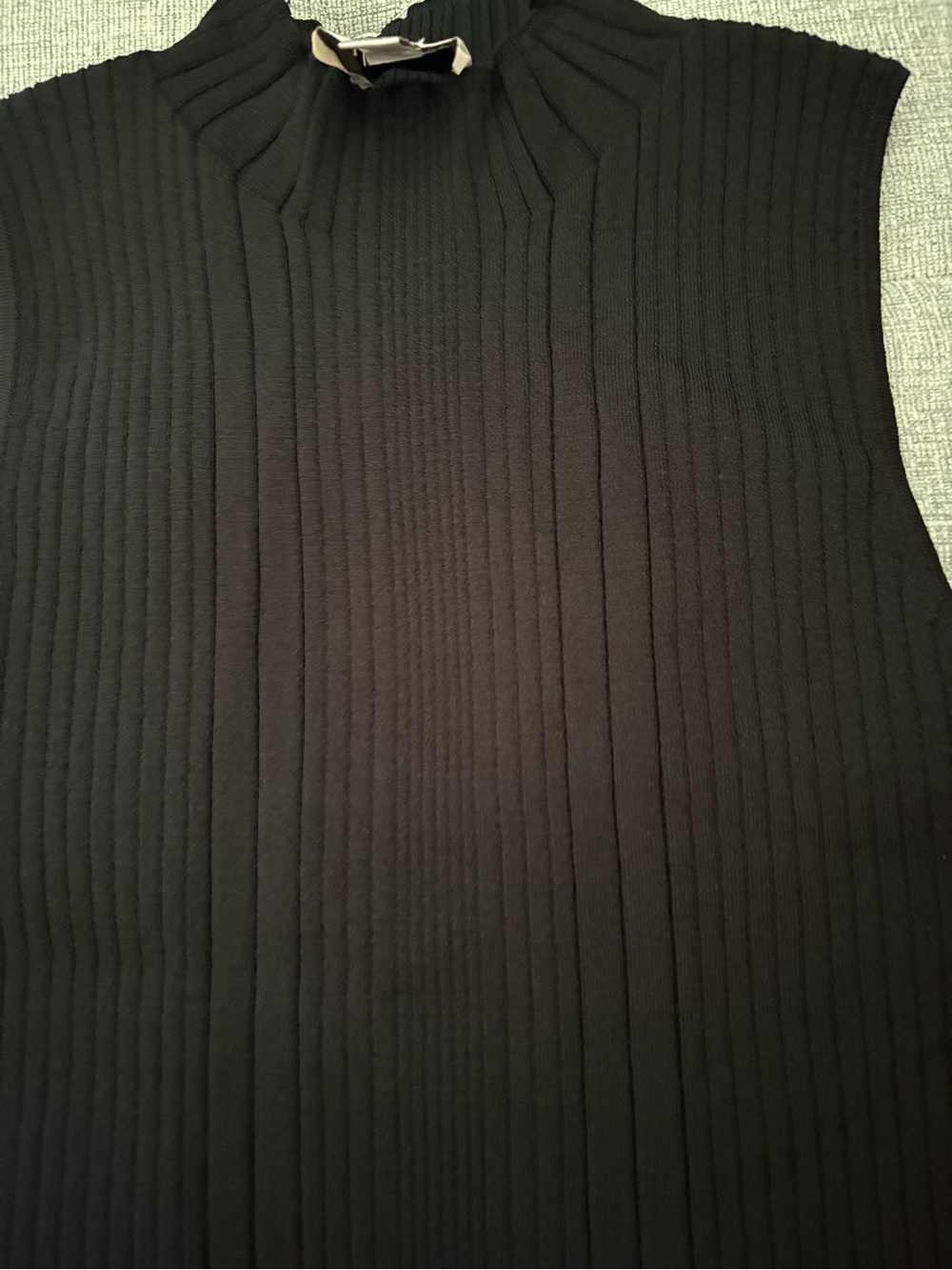 Sleeveless Rib-Knit Mock Neck Top - Black